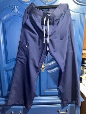 FIGS Navy Blue Yola Cargo Scrub Pants - Large Petite (L/P)